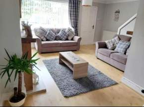 Croeso; Cosy and ideally located for mountains and beaches